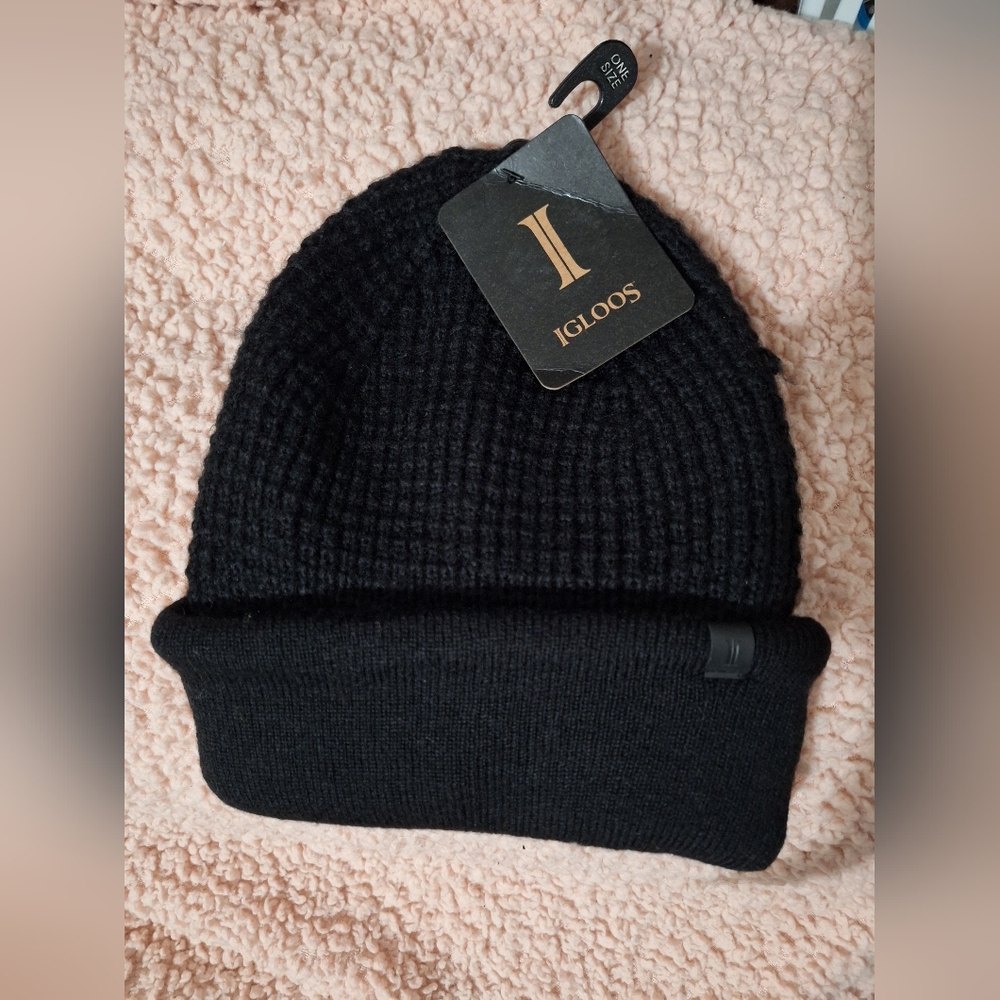 Black beanie (slight imperfection!)